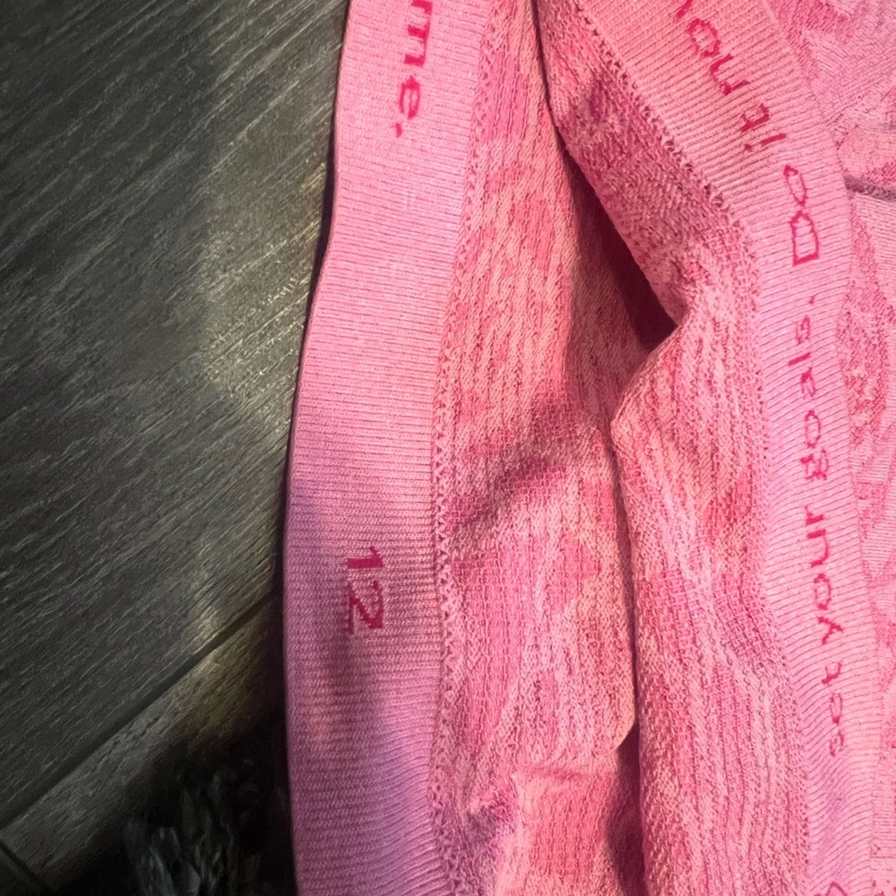 *Rare* Lululemon rose swiftly tech short sleeve - Picture 3 of 3